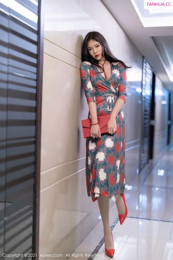 小娜比  冷艳美人娜比 华丽雍容的长裙第6张图片